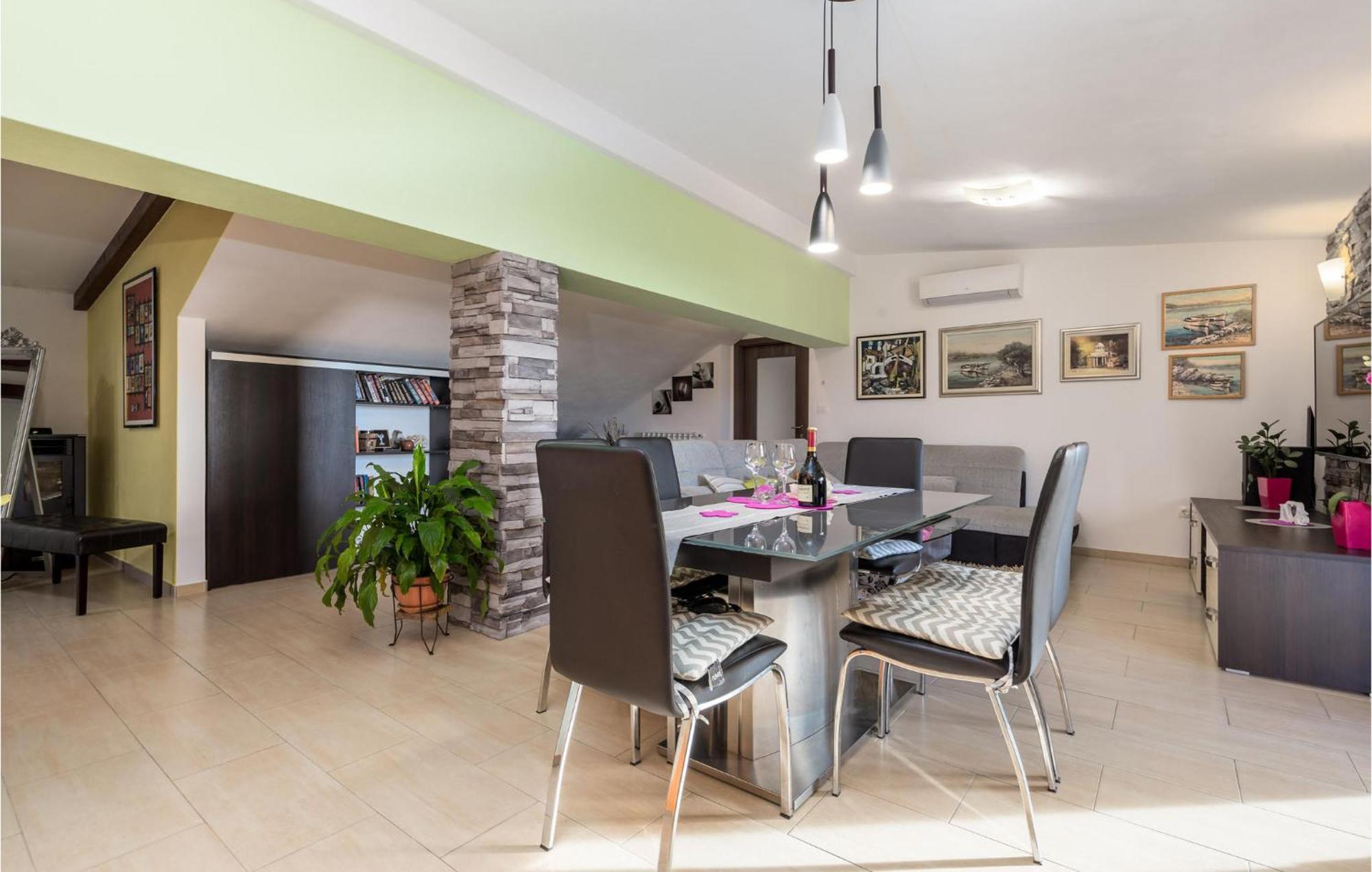 Gorgeous Apartment In Rijeka With Kitchen ภายนอก รูปภาพ